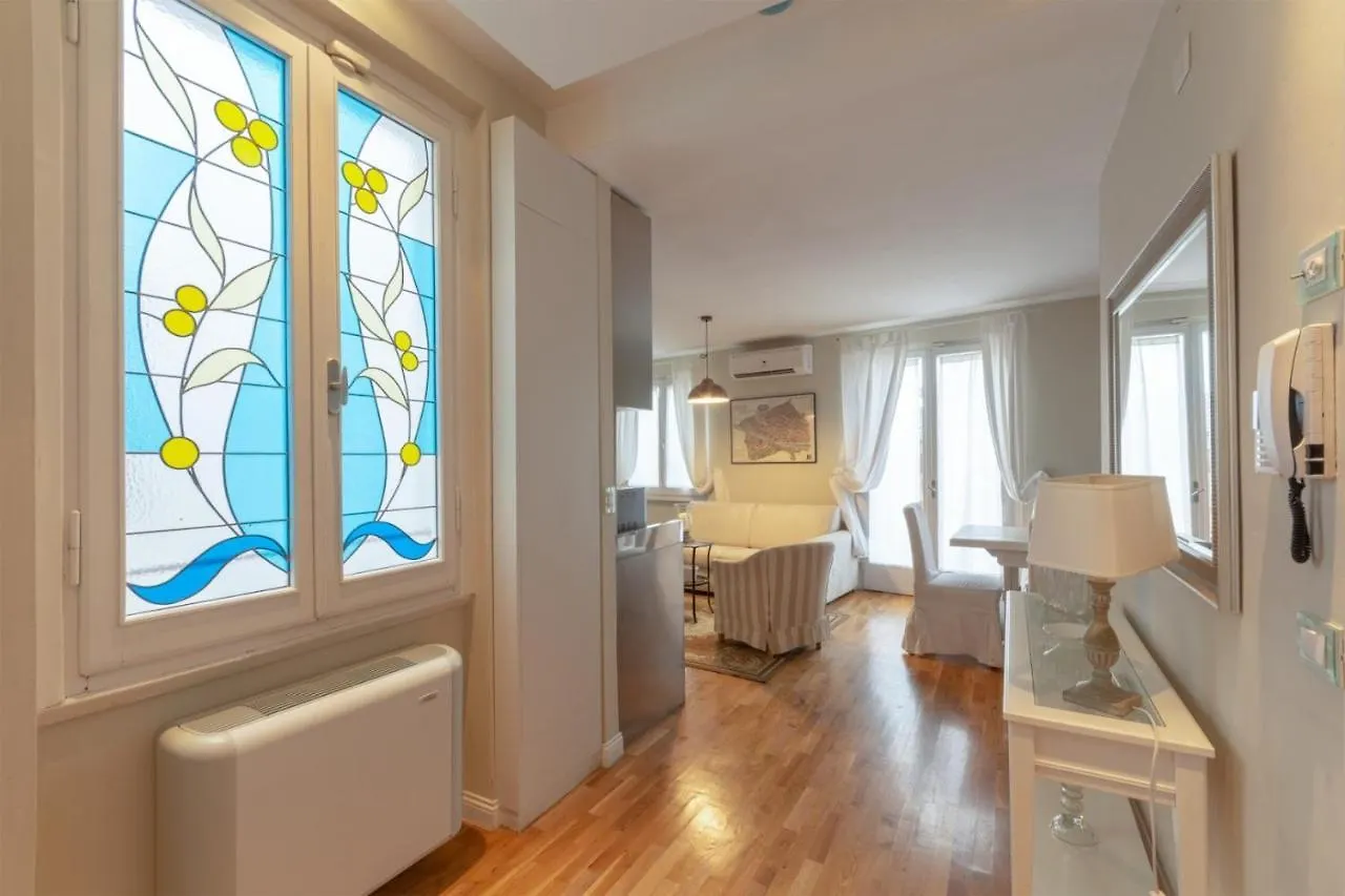 Penthouse Alexandra Tower Hotel Florencia 0*,